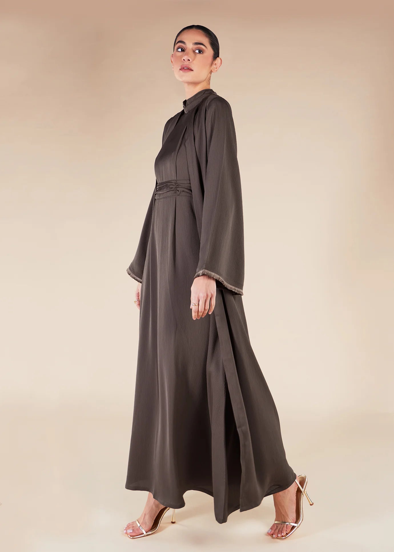 Abaya ouverte à double coupe
