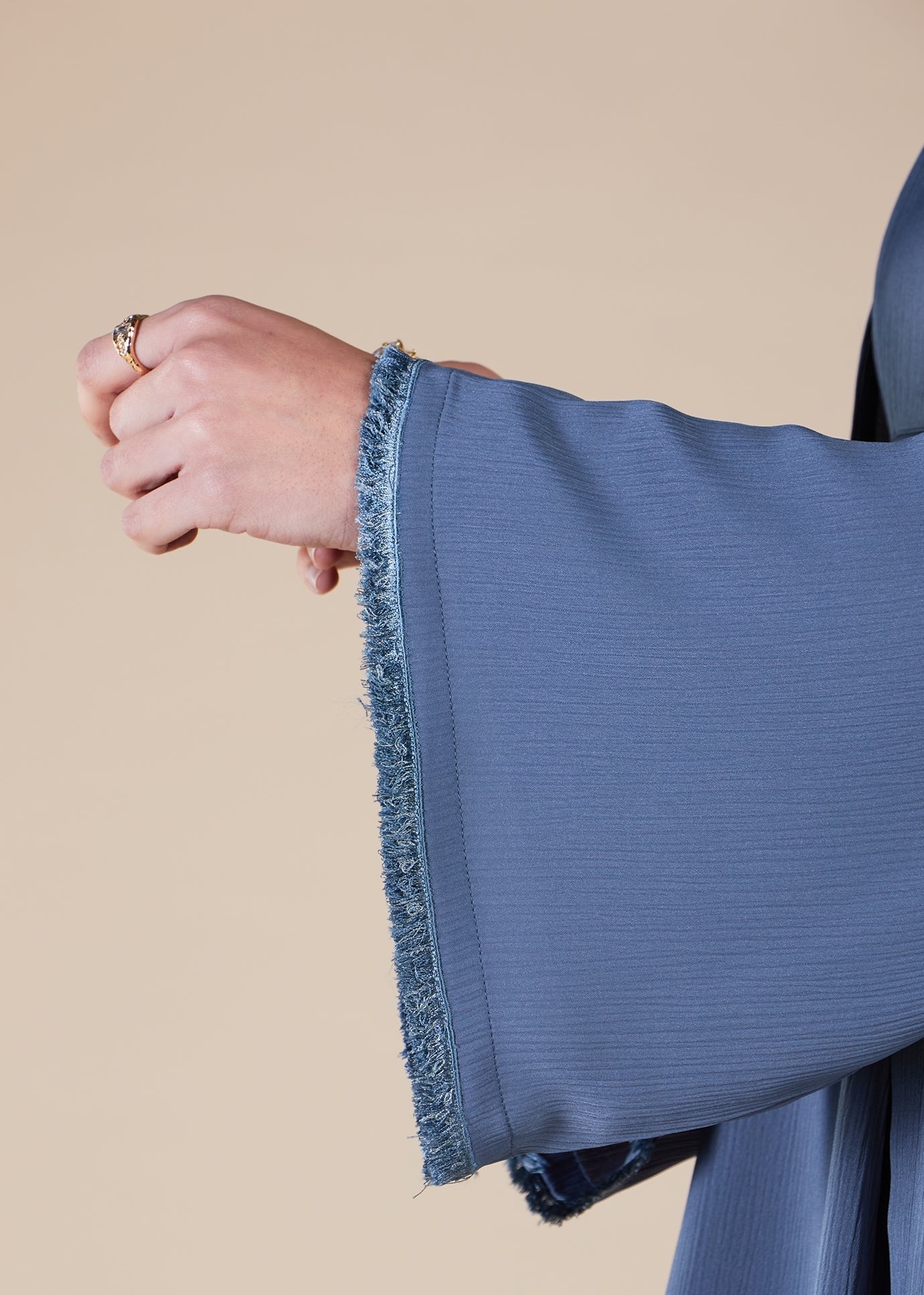 Abaya ouverte à double coupe